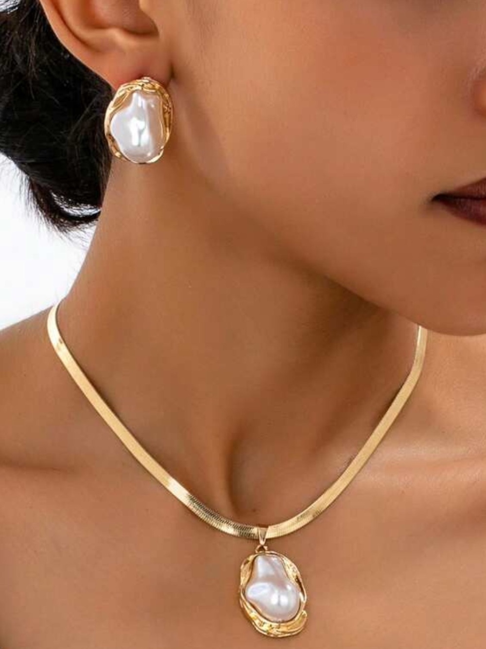 RARE cult gaia gold pearl necklace